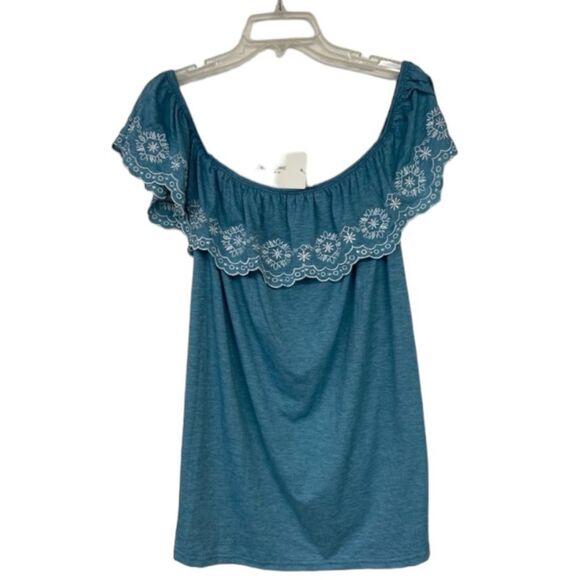 BloomChic Tops - BloomChic Blue and White Embroidered Top.  Size 18/20. NWT